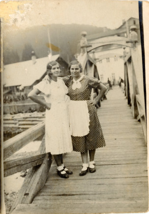 Szolgáló gelencei lányok