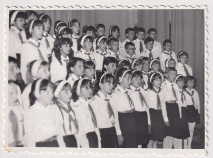 Az iskola kórusa, 1986.